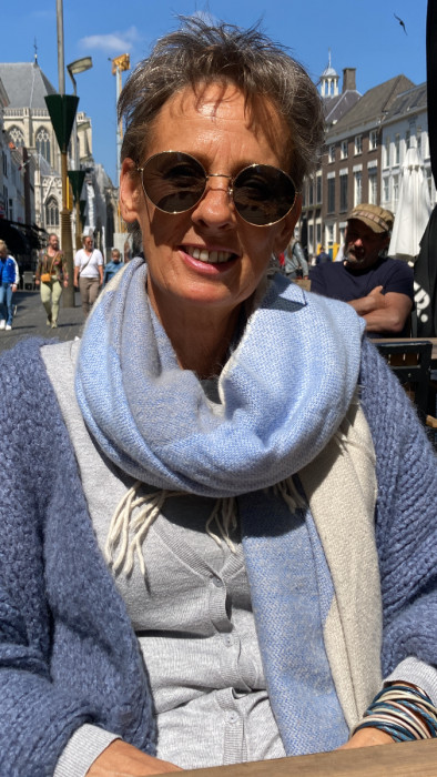 <span class='identity '><span class="identity__username">Hellen</span></span> Hellen