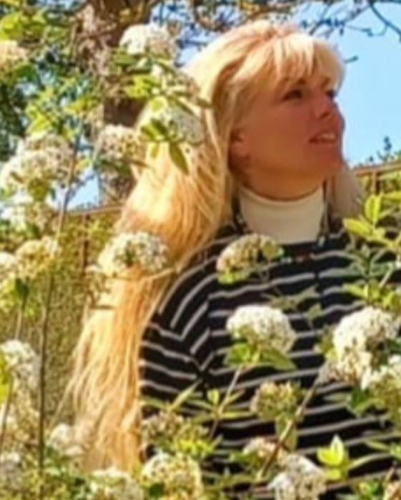 <span class='identity '><span class="identity__username">Sandra Land</span></span> Sandra Land