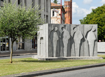Œuvre contemporaine nommée « Mémorial pour les fusillés d'Eysses 02 - 13 stèles », Réalisée par JEAN CLAUDE MAUREL