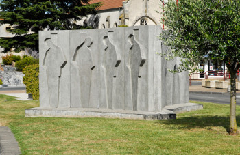 Œuvre contemporaine nommée « Mémorial pour les fusillés d'Eysses 03 - 13 stèles », Réalisée par JEAN CLAUDE MAUREL