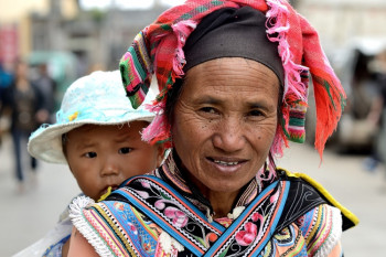 FEMME DE LA TRIBU YI 5 Sur le site d’ARTactif