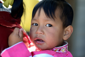 enfant en tenue traditionnel Sur le site d’ARTactif