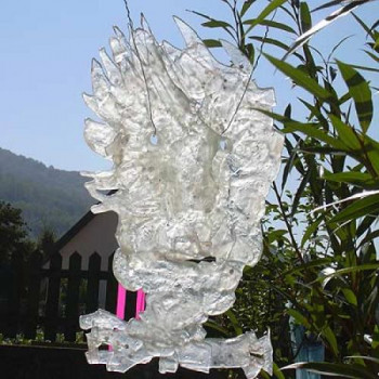 Œuvre contemporaine nommée « Tête en verre », Réalisée par LOREN