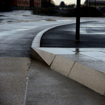 Œuvre contemporaine nommée « TROTTOIR SOUS LA PLUIE », Réalisée par CHRISTOPHE FABLET