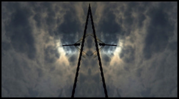 Œuvre contemporaine nommée « Nuage solaire esprit félin et libellule », Réalisée par MIROIR PLANéTAIRE BLANC