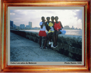 Œuvre contemporaine nommée « Cuba 1998 Ados du Malecon », Réalisée par EMILE RAMIS