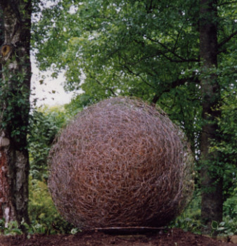 Œuvre contemporaine nommée « Première Sphère », Réalisée par ADRIENNE JALBERT