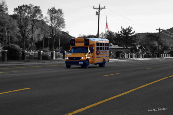 Œuvre contemporaine nommée « SCOOL BUS », Réalisée par JEAN-MARC PHILIPPE