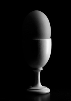 Œuvre contemporaine nommée « Oeuf et coquetier », Réalisée par PIERRE BOILLON