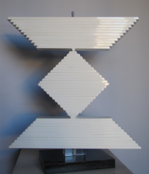 Œuvre contemporaine nommée « Un triangle blanc. Sculpture modulable 704 », Réalisée par JEAN PAUL BOYER