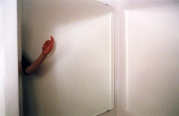 Œuvre contemporaine nommée « Hand in Mirror (from the Suzi Series) », Réalisée par MANUELA PAZ