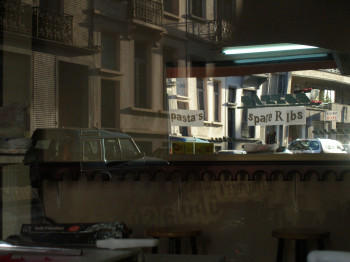 Œuvre contemporaine nommée « glass, desert , sand, image reflection, identity saved, sigh, we are saved », Réalisée par DAVID SROCZYNSKI