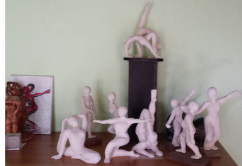 Œuvre contemporaine nommée « Danse. Serie de sculptures autour de 30 cm.terre balnche non lissée », Réalisée par ISABELLE MOTTE