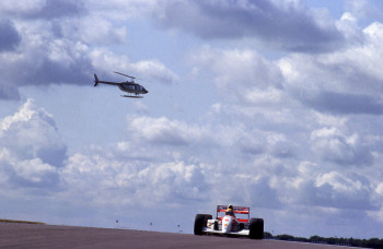 Œuvre contemporaine nommée « Poursuite sur Ayrton Senna », Réalisée par DOMINIQUE LEROY