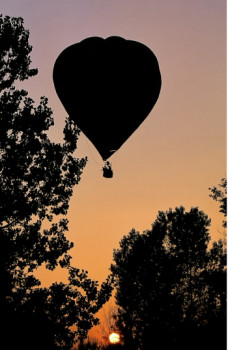 Œuvre contemporaine nommée « Coucher de soleil en montgolfière », Réalisée par DOMINIQUE LEROY