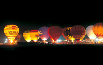 Œuvre contemporaine nommée « Ampoule de montgolfière », Réalisée par DOMINIQUE LEROY