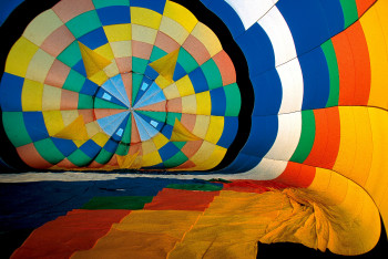 Œuvre contemporaine nommée « Enveloppe de montgolfière », Réalisée par DOMINIQUE LEROY