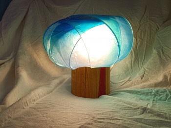 Œuvre contemporaine nommée « Lampe bleue », Réalisée par PHILIPPE KOMMER