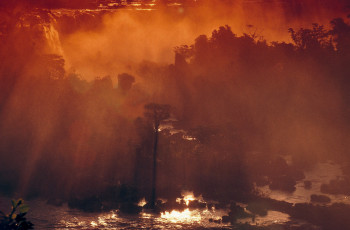 Œuvre contemporaine nommée « Les chutes Iguaçu. Brésil 2 », Réalisée par DOMINIQUE LEROY
