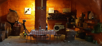 Œuvre contemporaine nommée « du rififi dans la cave viticole », Réalisée par ARTYCULTEUR