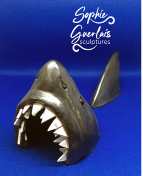 Œuvre contemporaine nommée « Requin blanc », Réalisée par SOPHIE GUERLAIS