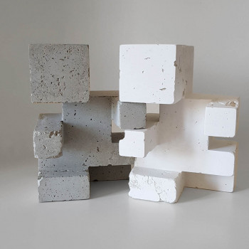 Œuvre contemporaine nommée « Hug - Duo béton brut et blanc », Réalisée par ALX MARTINELLI