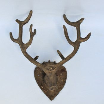 Œuvre contemporaine nommée « Porte manteau cervidé (n° 75) », Réalisée par DIDIER FOURNIER