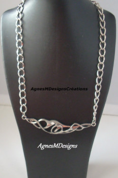 Œuvre contemporaine nommée « Collier flamme métal entrelacé », Réalisée par ETSMORLETMAGNESMDESIGNSOFFICIELLE