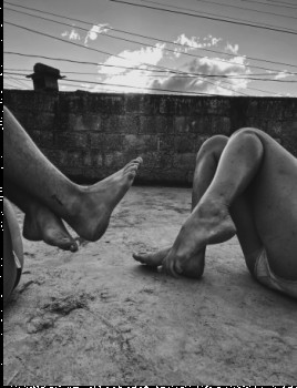 Œuvre contemporaine nommée « Qu’est ce que t’as dans le ventre ? », Réalisée par MARJORIE THOMAS PHOTOGRAPHIE