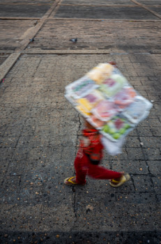 Œuvre contemporaine nommée « L'enfant vendeur », Réalisée par DAVID.B