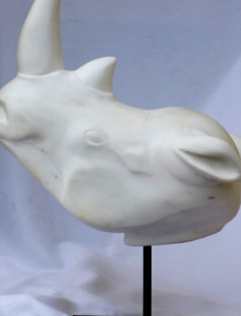 Œuvre contemporaine nommée « Marbre de Macedonia : Tête de rhinocéros blanc », Réalisée par JEAN-MICHEL GARINO