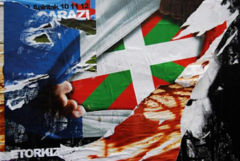 Œuvre contemporaine nommée « "Hemen" Affiche déchirée N°13 », Réalisée par FRANçOIS RIVIèRE