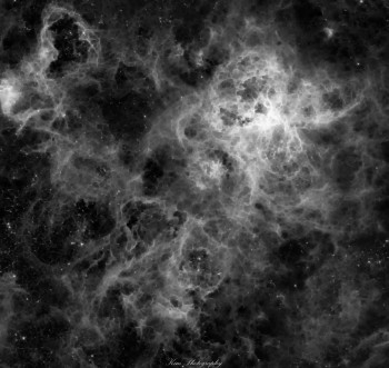 Œuvre contemporaine nommée « NGC 2070, the Tarantula Nebula », Réalisée par KIM PHOTOGRAPHY
