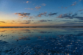 Œuvre contemporaine nommée « Reflection at sunrise on the Mediterranean », Réalisée par KIM PHOTOGRAPHY