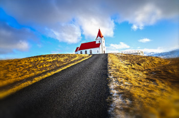 Œuvre contemporaine nommée « Red Church », Réalisée par FRéDéRIC FOUSSIER