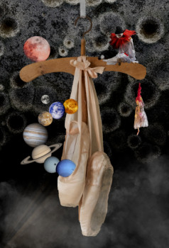 Œuvre contemporaine nommée « Danse avec les planètes », Réalisée par YVELISE BALLU PHOTOGRAPHIE
