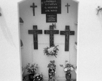 Œuvre contemporaine nommée « Tombe cimetière en Gironde », Réalisée par CASSANDRE