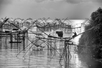 Œuvre contemporaine nommée « Village de pêcheurs », Réalisée par HENRY AUSLOOS