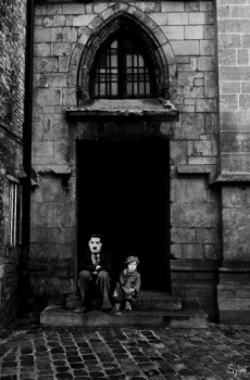 Œuvre contemporaine nommée « Charlie Chaplin & le Kid (Église du Vieux-Saint-Sauveur) », Réalisée par SYLMI