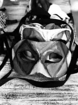 Œuvre contemporaine nommée « Éloge du masque », Réalisée par LAURENCE CLAUSSE