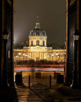 Œuvre contemporaine nommée « Paris la nuit », Réalisée par MOY