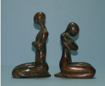 Œuvre contemporaine nommée « homme et femme pose assise », Réalisée par ISABELLE MOTTE