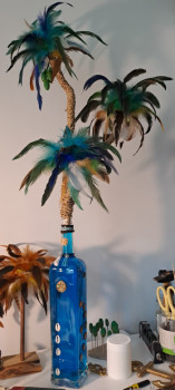 Œuvre contemporaine nommée « BOUTEILLE DÉCO BAR XXL BERNE BLEUE », Réalisée par AKKART-DECOBOIS