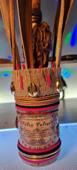Œuvre contemporaine nommée « BAMBOO'CHON "PINK FELIX" Déco bouteille VIP », Réalisée par AKKART-DECOBOIS.COM