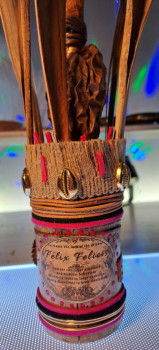 Œuvre contemporaine nommée « BAMBOO'CHON "PINK FELIX" Déco bouteille VIP », Réalisée par AKKART-DECOBOIS