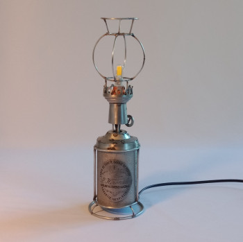 Œuvre contemporaine nommée « la lampe "Hirondelle" », Réalisée par LIKIS