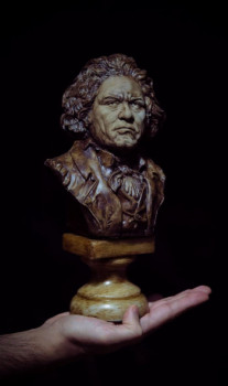 Œuvre contemporaine nommée « Beethoven Bust », Réalisée par N'SHIKO