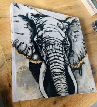 Œuvre contemporaine nommée « Éléphant d’or », Réalisée par SANDRA PEIXOTO COSTA