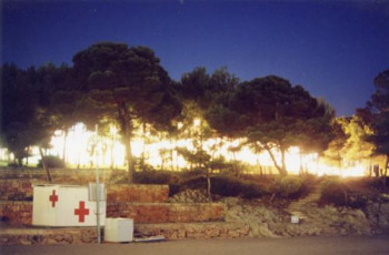 Œuvre contemporaine nommée « Mallorca - Font de sa Cala - Bungalows en feu - encadré », Réalisée par SARCIE