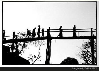 Œuvre contemporaine nommée « Contre jour ponton au Bangladesh », Réalisée par DUPUY